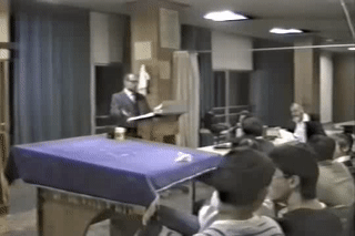   הרב מאיר כהנא היד נואם בבית כנסת בכפר חבד 00:53:38